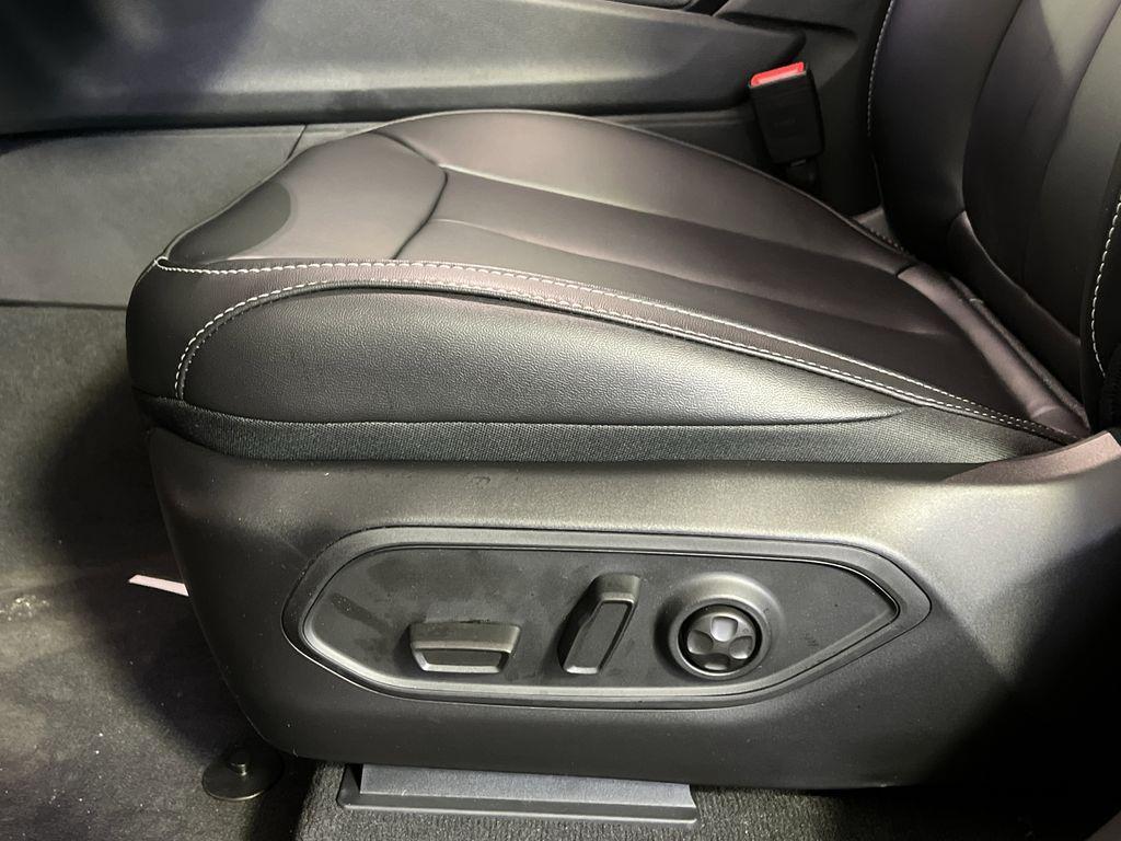 new 2025 Jeep Grand Cherokee car, priced at $43,304