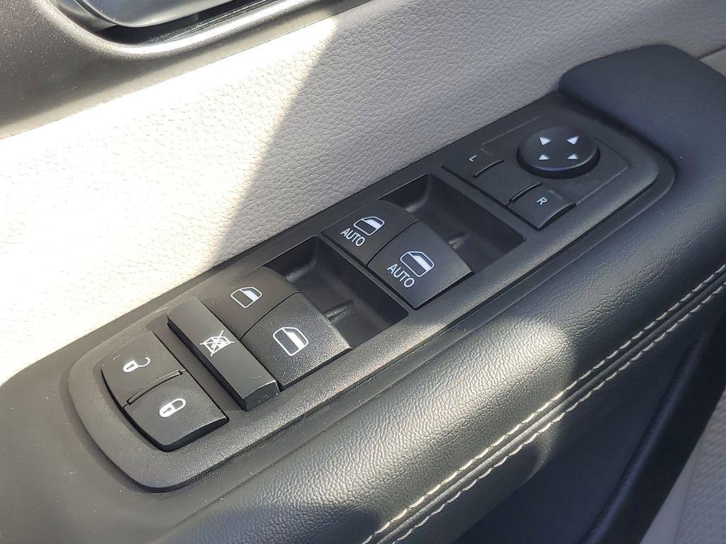 used 2024 Chrysler Pacifica car, priced at $25,713