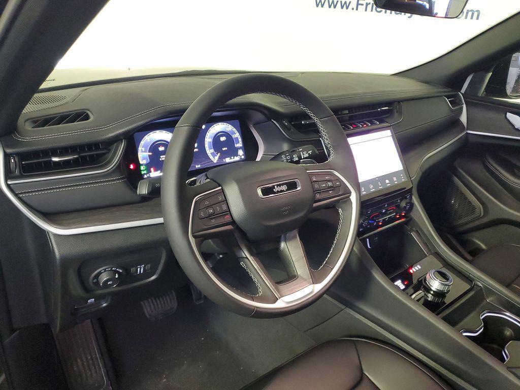 new 2025 Jeep Grand Cherokee car, priced at $39,159