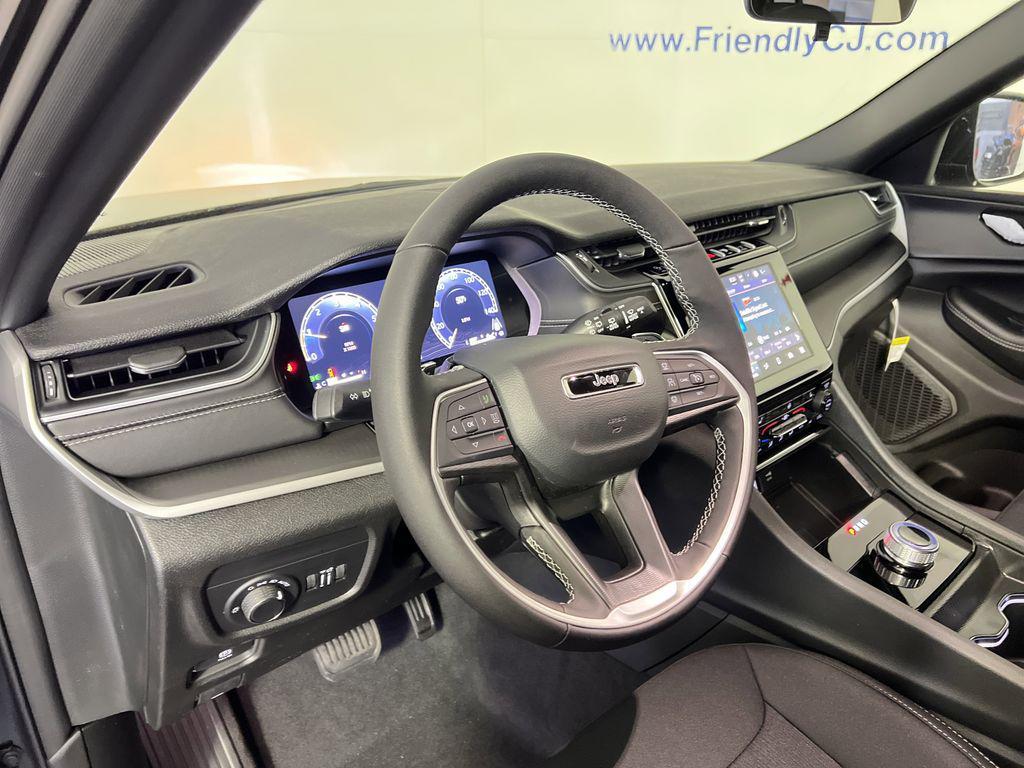 new 2025 Jeep Grand Cherokee car, priced at $34,044