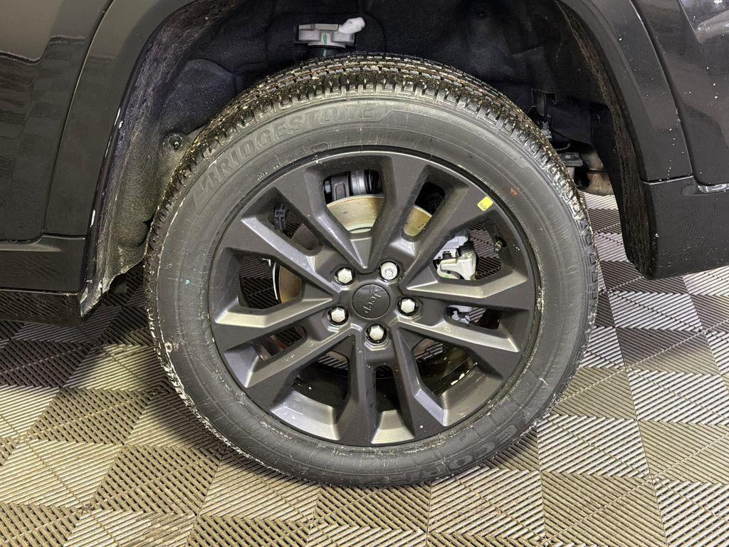 new 2026 Jeep Grand Cherokee car, priced at $47,158