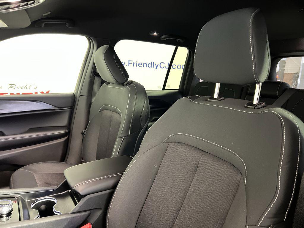 new 2025 Jeep Grand Cherokee car, priced at $32,544