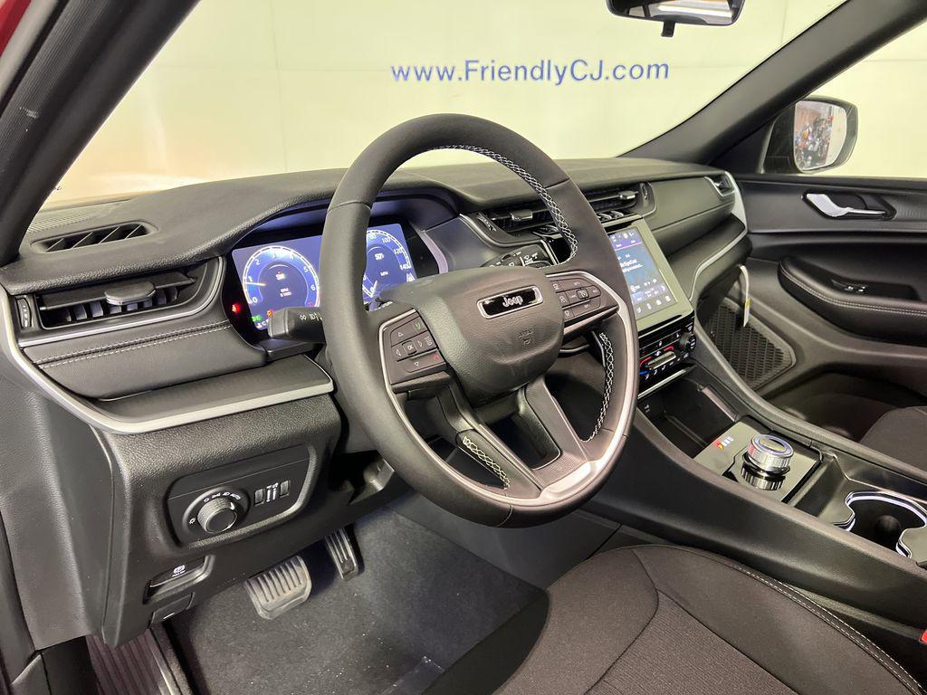 new 2025 Jeep Grand Cherokee car, priced at $32,544
