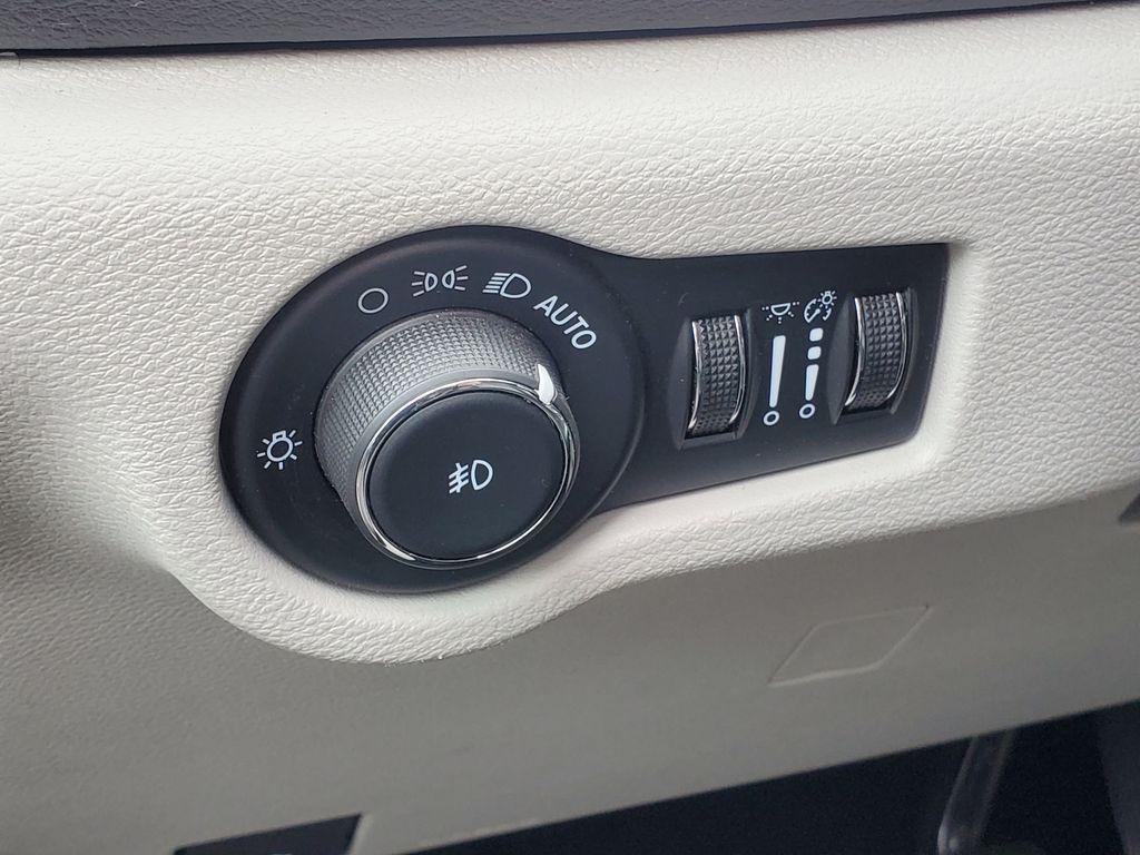 used 2024 Chrysler Pacifica car, priced at $28,017