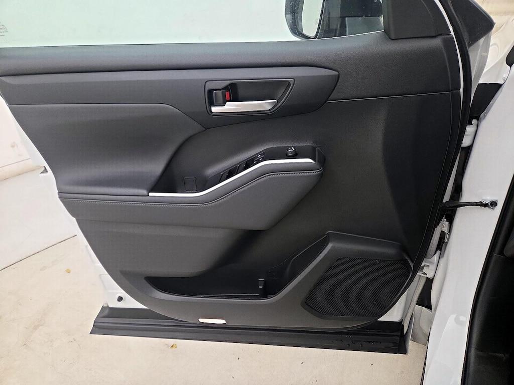 used 2023 Toyota Highlander car, priced at $38,998