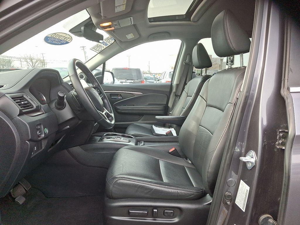 used 2022 Honda Pilot car, priced at $31,679