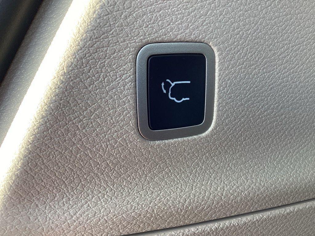 used 2024 Chrysler Pacifica car, priced at $30,875