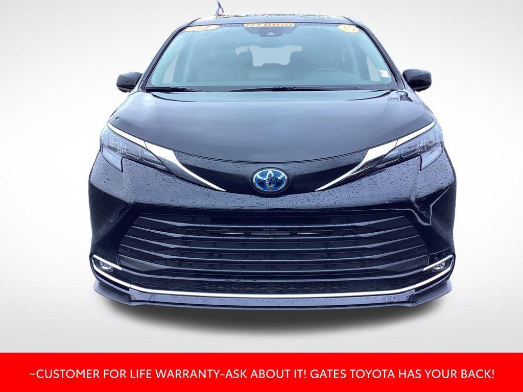 used 2024 Toyota Sienna car, priced at $37,119