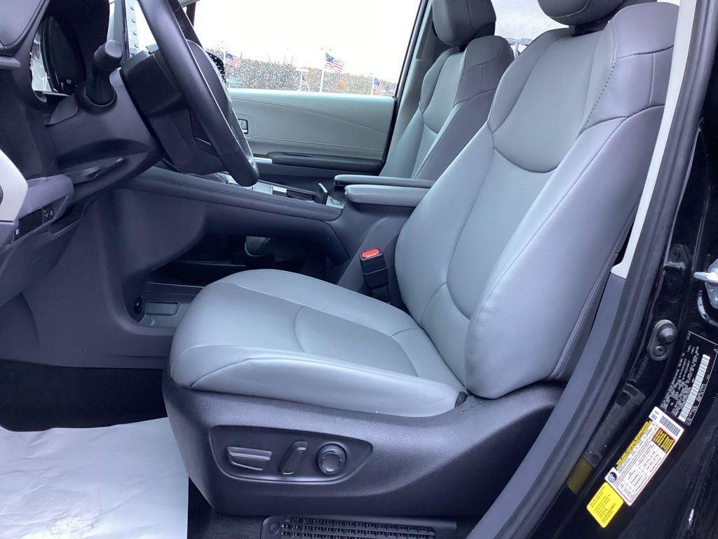 used 2024 Toyota Sienna car, priced at $37,119