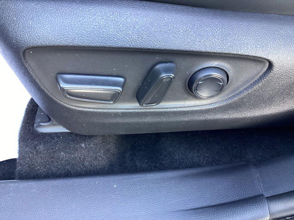 used 2025 Toyota Highlander car, priced at $43,792