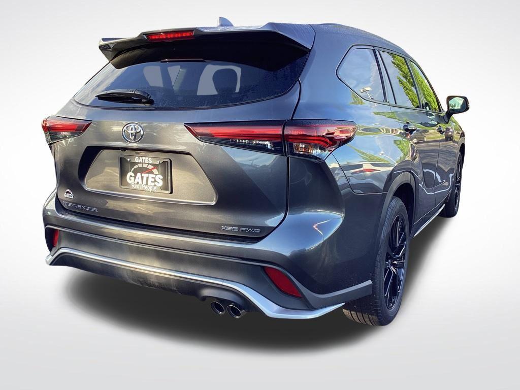 used 2025 Toyota Highlander car, priced at $43,792