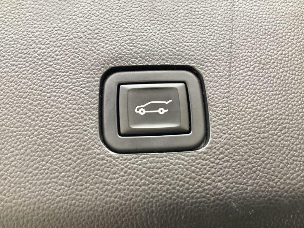 used 2021 Chevrolet Traverse car, priced at $18,415