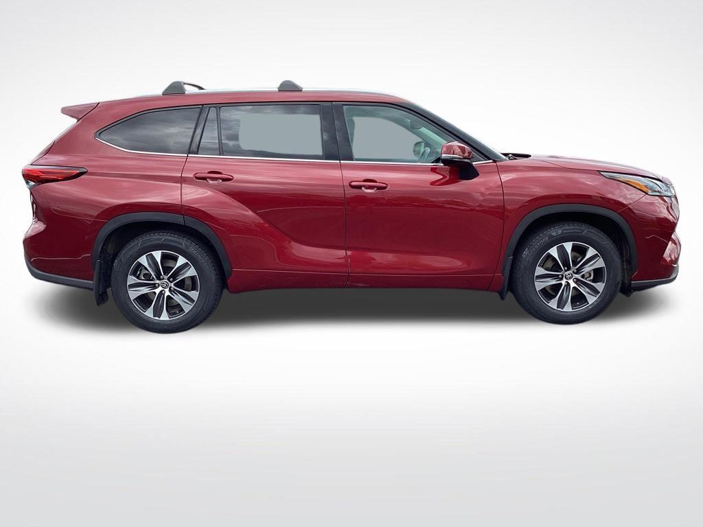 used 2021 Toyota Highlander car, priced at $30,233