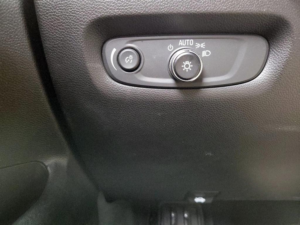 used 2022 Chevrolet Traverse car, priced at $25,998