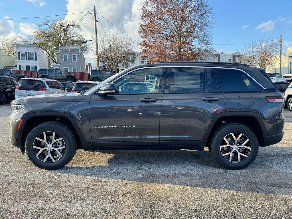 new 2025 Jeep Grand Cherokee car, priced at $51,680