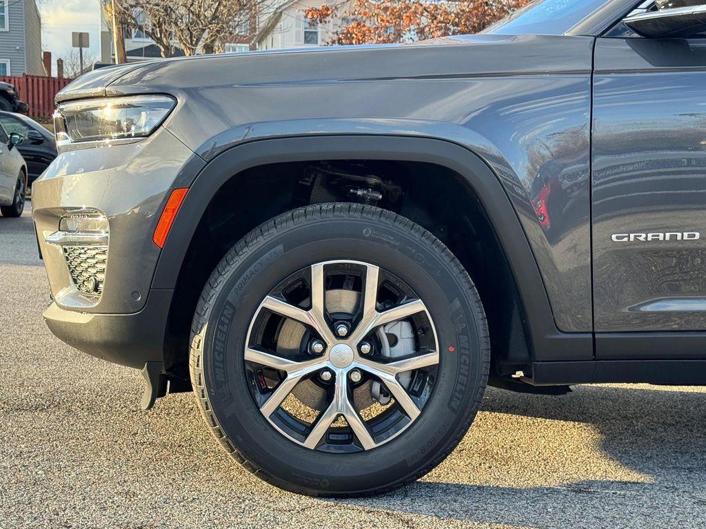 new 2025 Jeep Grand Cherokee car, priced at $51,680