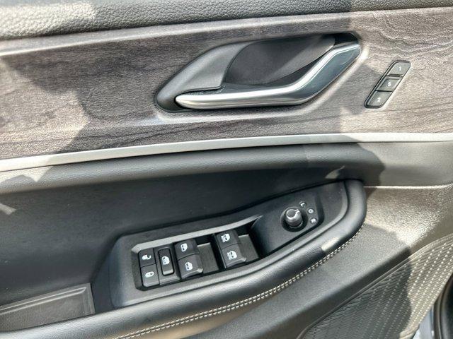 used 2025 Jeep Grand Cherokee car, priced at $43,995