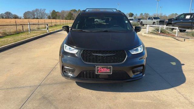 used 2025 Chrysler Pacifica car, priced at $39,995