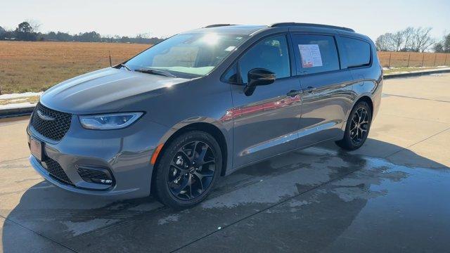 used 2025 Chrysler Pacifica car, priced at $39,995