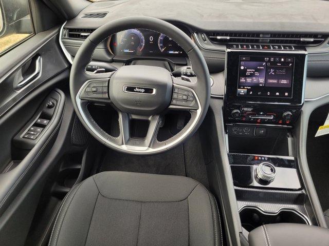 new 2025 Jeep Grand Cherokee car, priced at $35,995