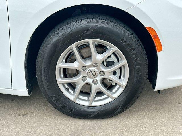 used 2025 Chrysler Pacifica car, priced at $35,995