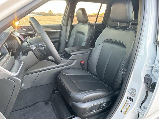 new 2025 Jeep Grand Cherokee car, priced at $46,351