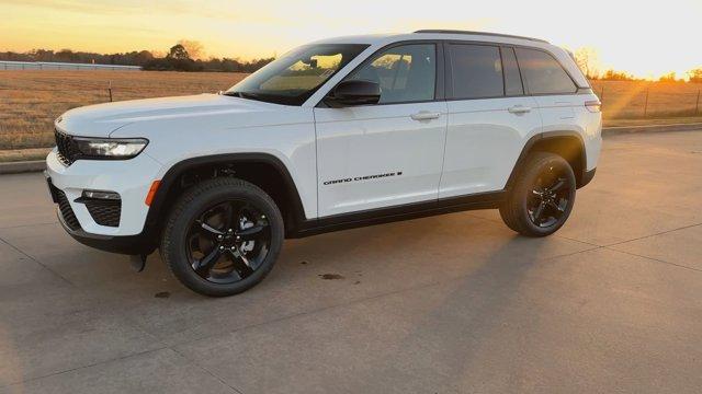 new 2025 Jeep Grand Cherokee car, priced at $46,351