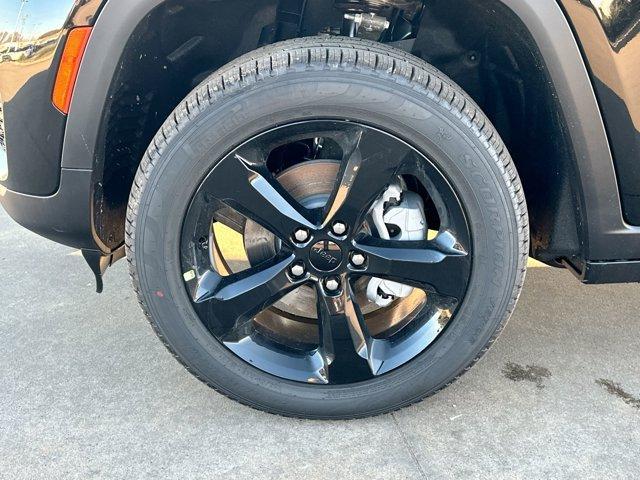 new 2025 Jeep Grand Cherokee car, priced at $46,928