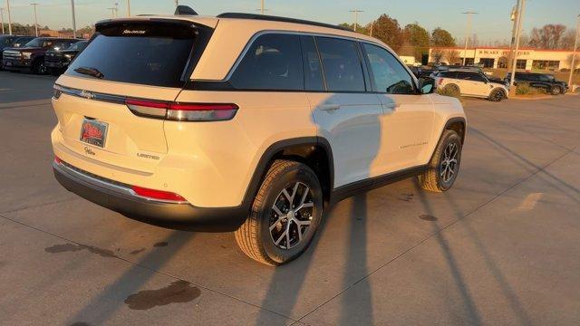 new 2025 Jeep Grand Cherokee car, priced at $45,144