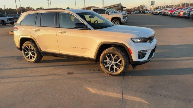 new 2025 Jeep Grand Cherokee car, priced at $45,144