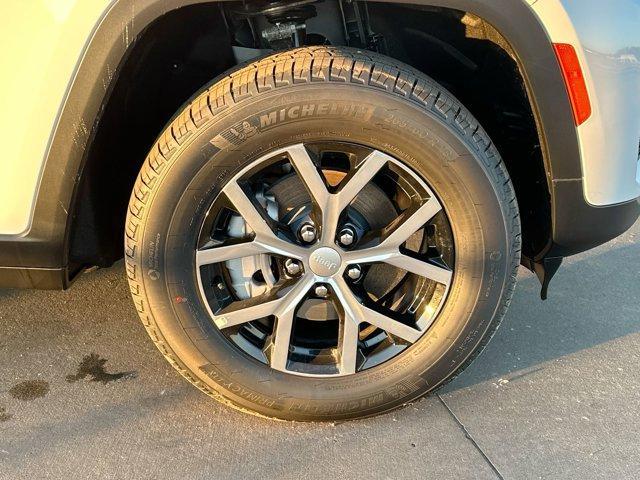 new 2025 Jeep Grand Cherokee car, priced at $45,144