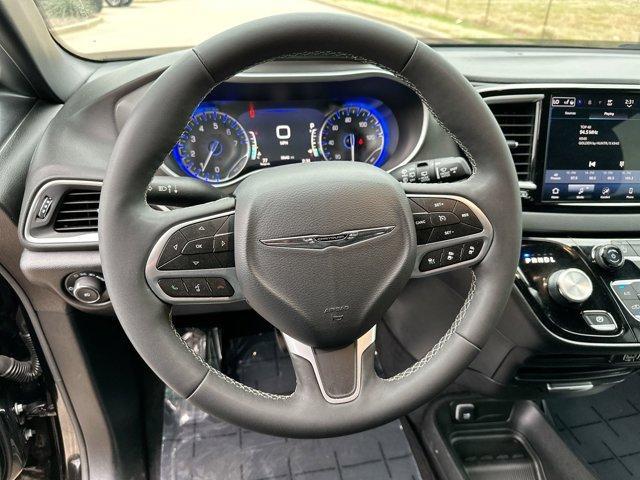 used 2025 Chrysler Pacifica car, priced at $32,995