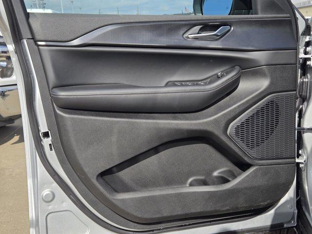 new 2025 Jeep Grand Cherokee car, priced at $38,995