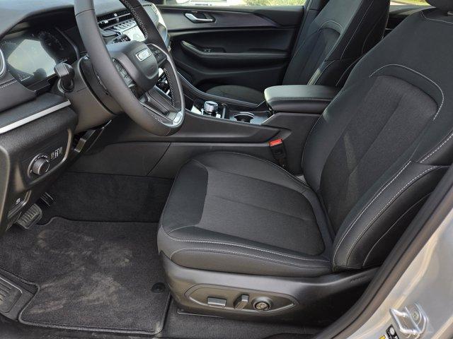 new 2025 Jeep Grand Cherokee car, priced at $38,995