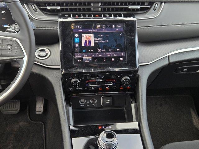 new 2025 Jeep Grand Cherokee car, priced at $38,995