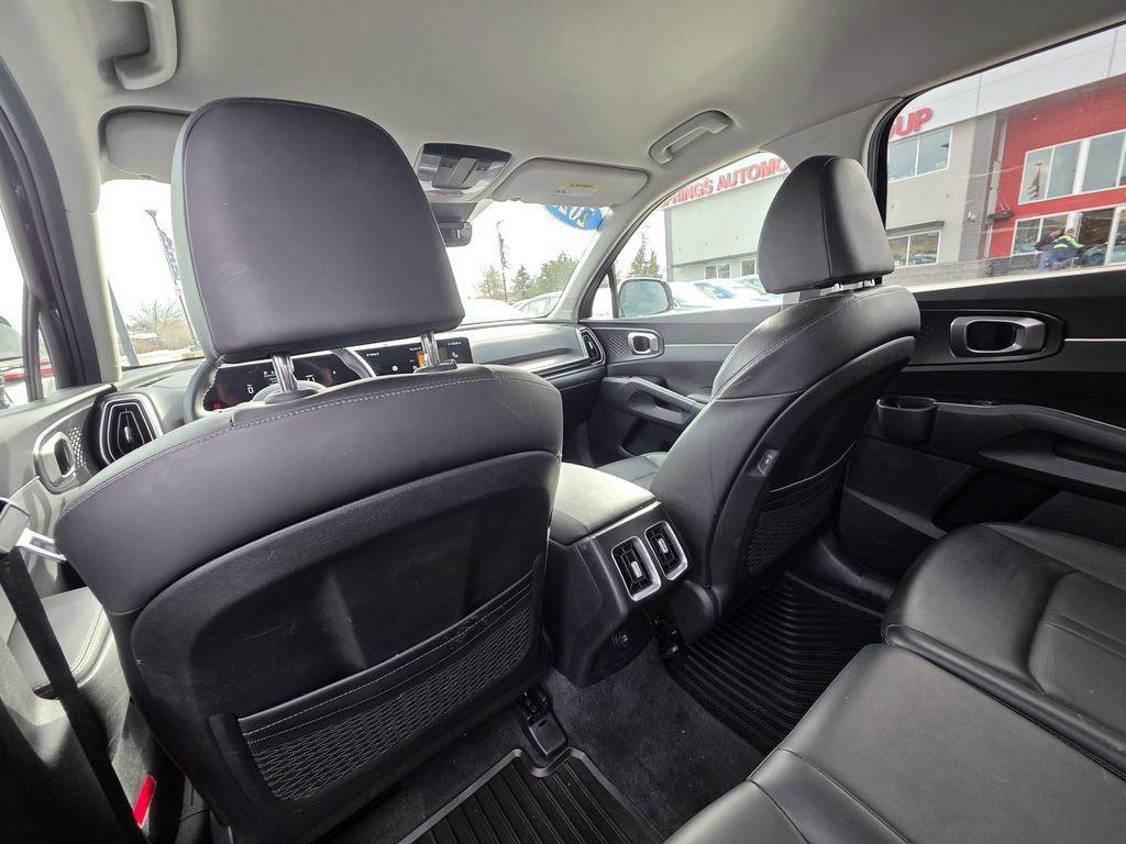 used 2025 Kia Sorento car, priced at $33,994