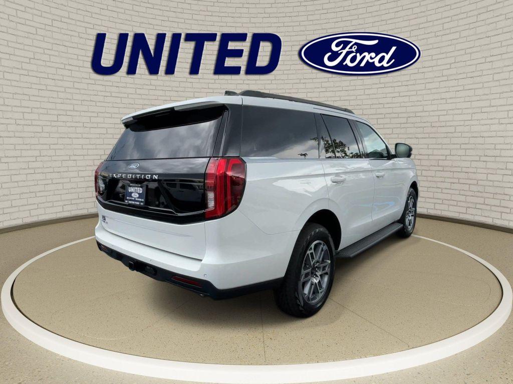 new 2026 Ford Expedition car, priced at $76,585