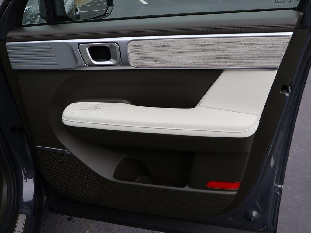 used 2025 Hyundai Santa Fe car, priced at $41,900