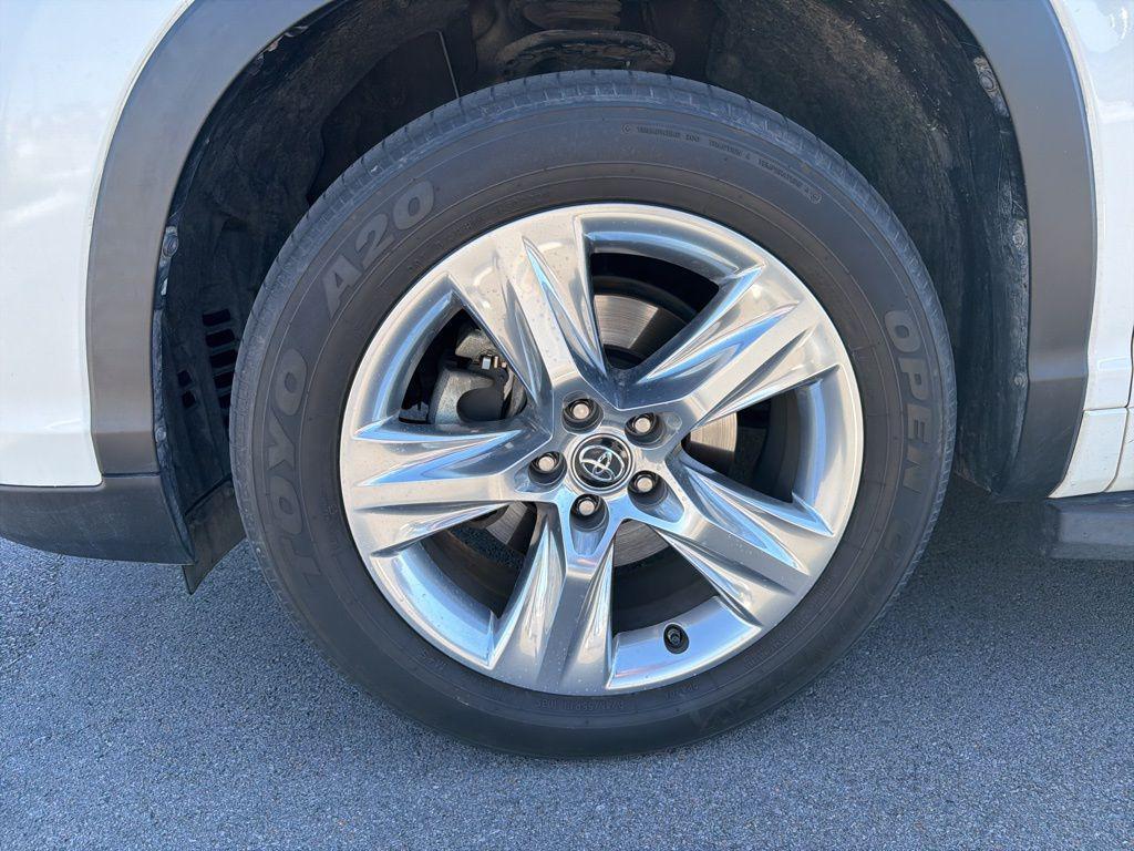 used 2017 Toyota Highlander car, priced at $19,488