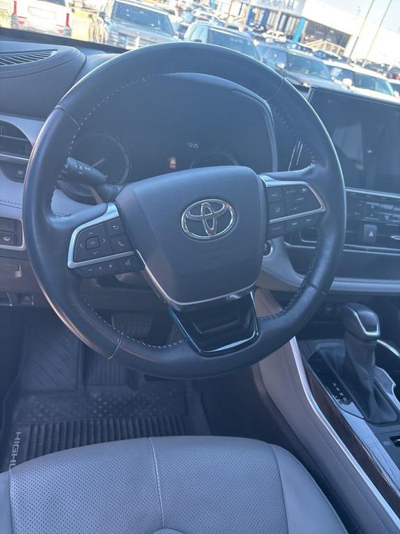 used 2020 Toyota Highlander car