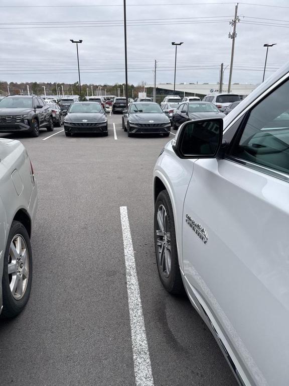 used 2023 Chevrolet Traverse car