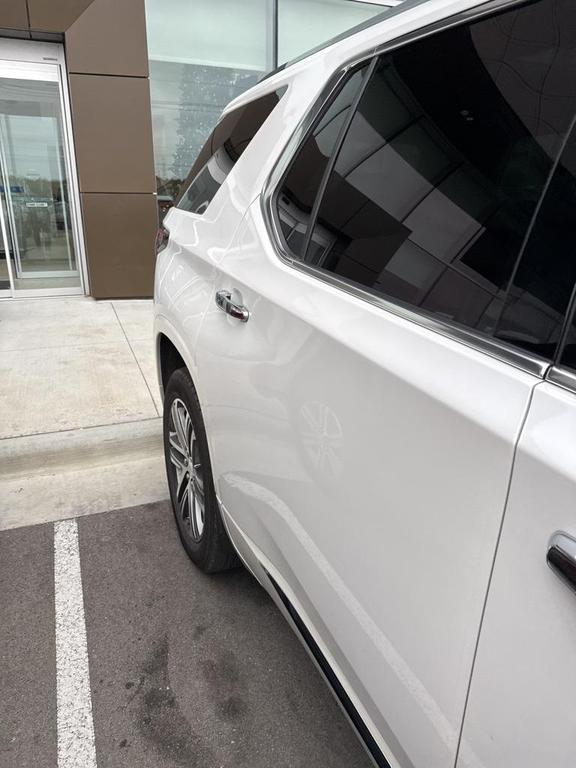 used 2023 Chevrolet Traverse car