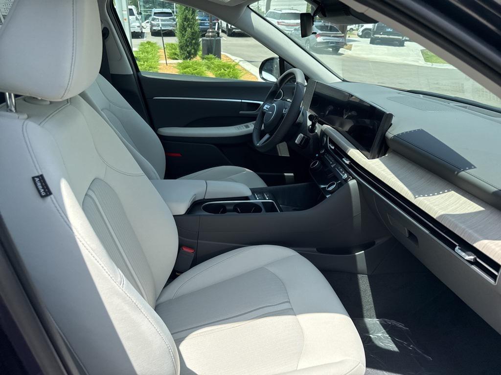 new 2025 Hyundai Sonata Hybrid car, priced at $33,080