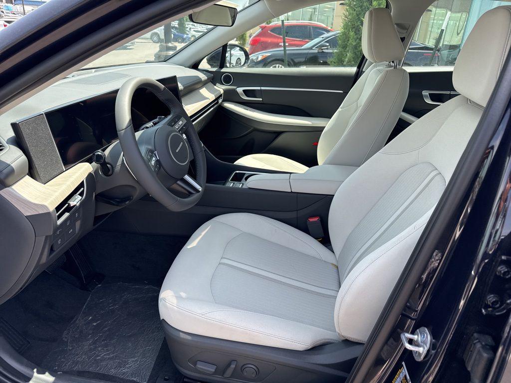 new 2025 Hyundai Sonata Hybrid car, priced at $33,080