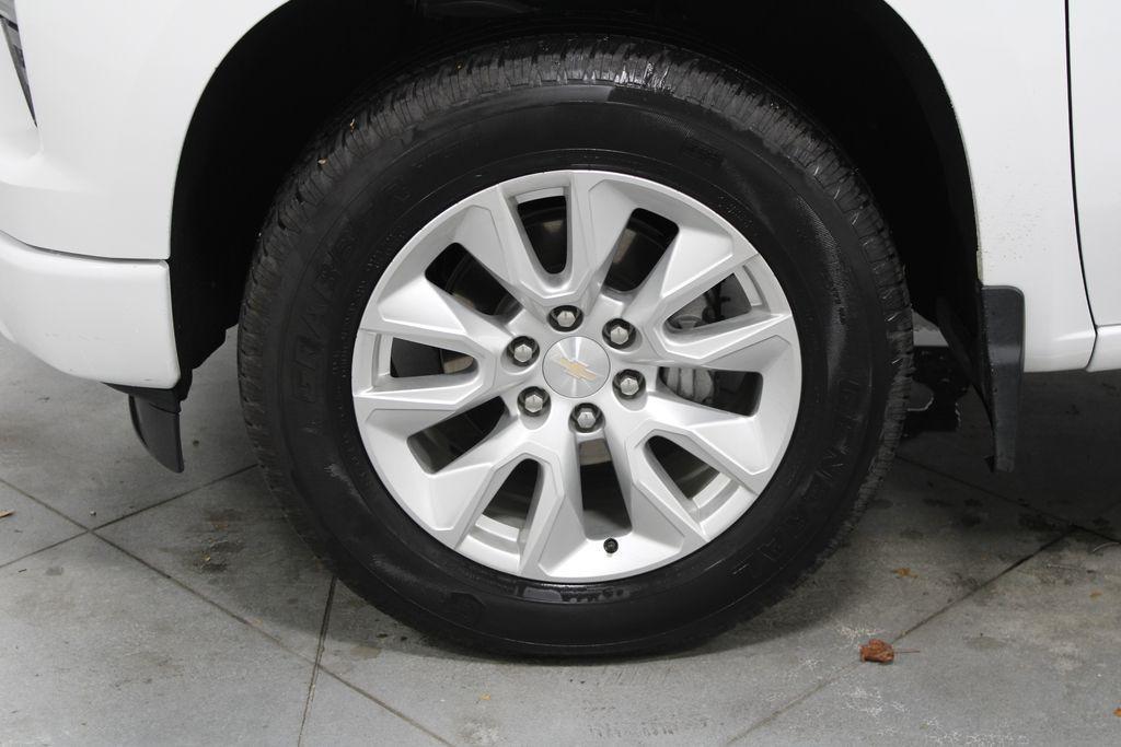 used 2024 Chevrolet Silverado 1500 car, priced at $30,000