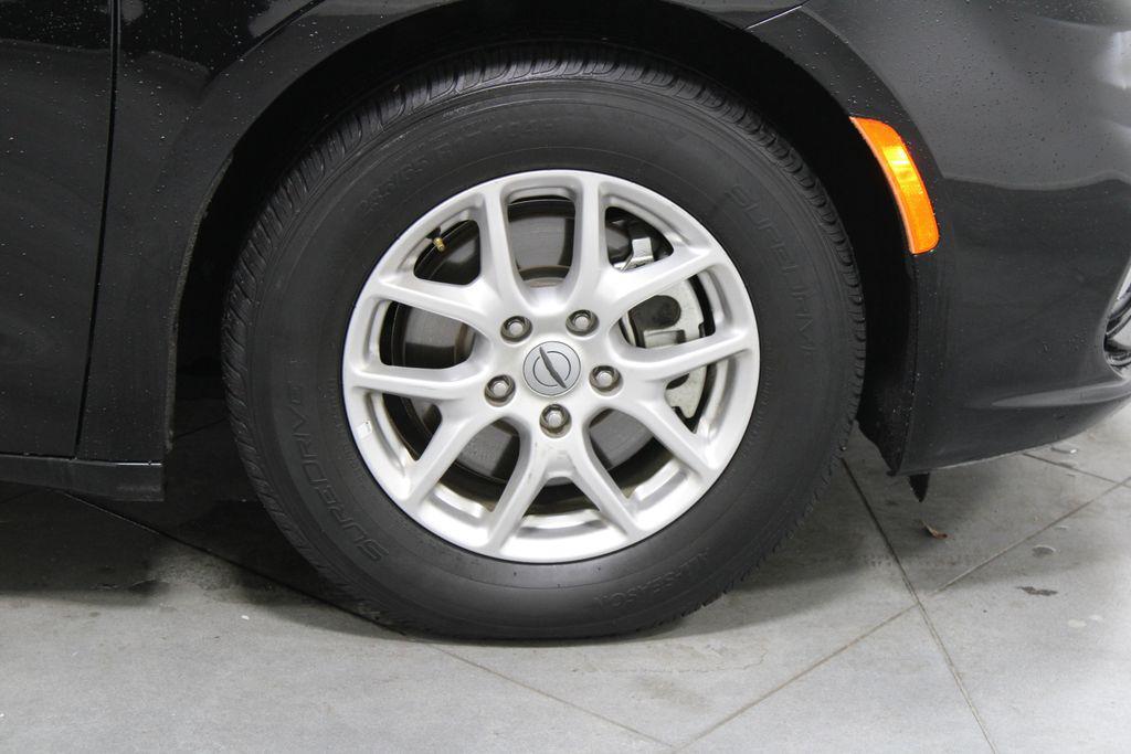 used 2024 Chrysler Pacifica car, priced at $25,288