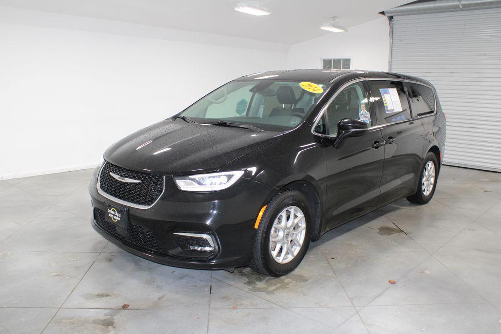 used 2024 Chrysler Pacifica car, priced at $25,288