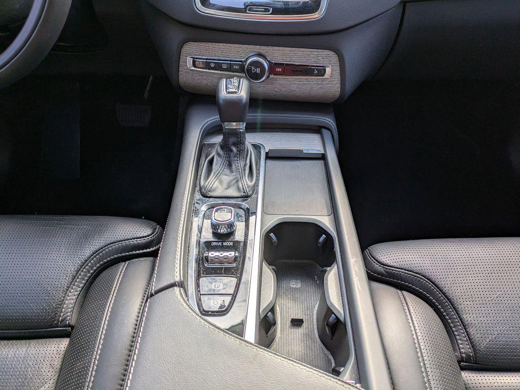 used 2021 Volvo XC90 car, priced at $39,056