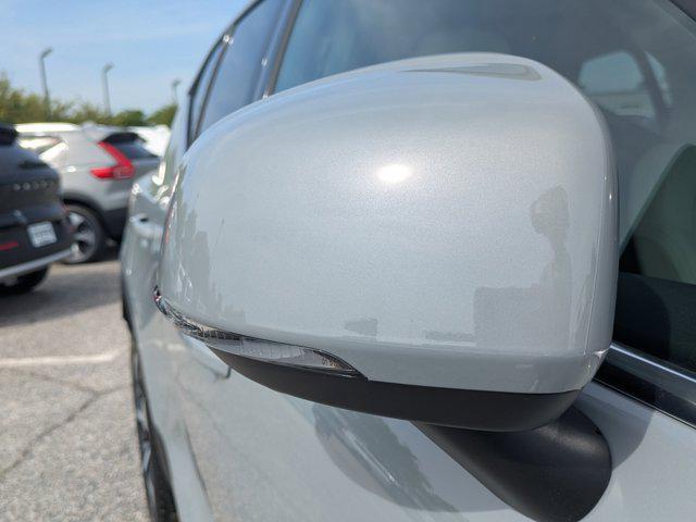 new 2025 Volvo XC40 car