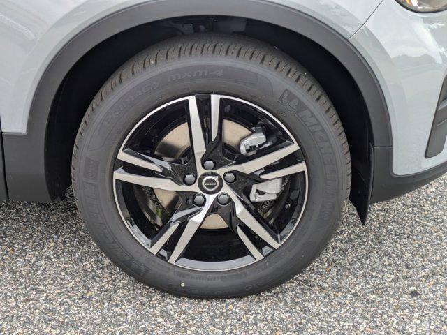 new 2025 Volvo XC40 car, priced at $40,215
